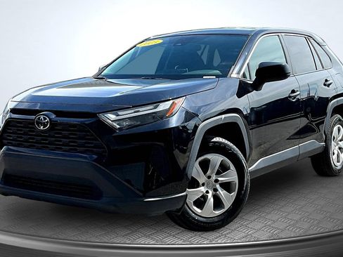 Used 2023 Toyota RAV4 LE AWD/4WD image 1