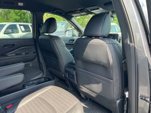 Used 2025 Nissan Pathfinder Rock Creek AWD/4WD image 24