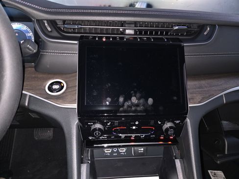 New 2025 Jeep Grand Cherokee L Limited AWD/4WD image 10