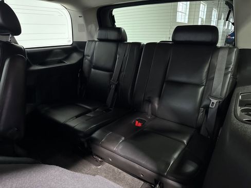 Used 2007 Cadillac Escalade AWD w/ Information Package image 35