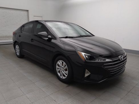 Used 2020 Hyundai Elantra SE FWD image 13