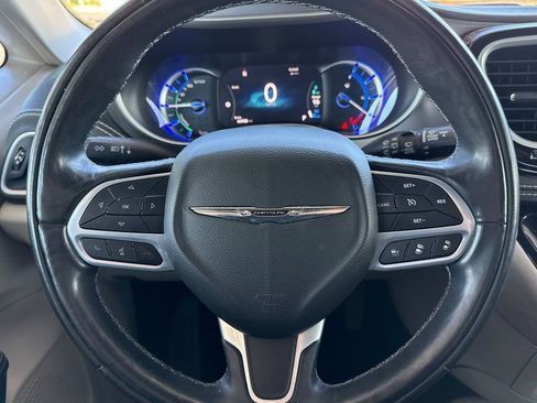 Used 2022 Chrysler Pacifica Touring-L w/ Uconnect Theater Family Group FWD image 36