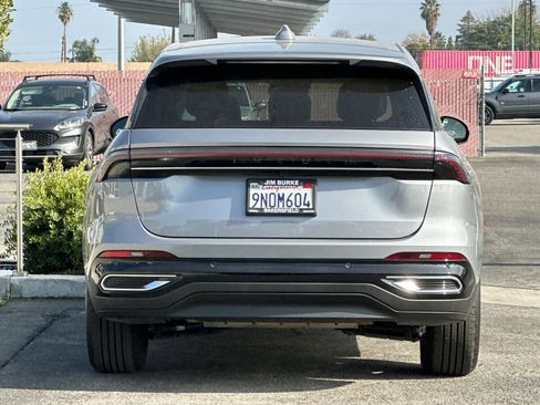 Certified 2024 Lincoln Nautilus Premier image 5