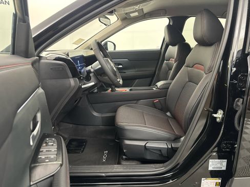 New 2026 Nissan Kicks SR image 9