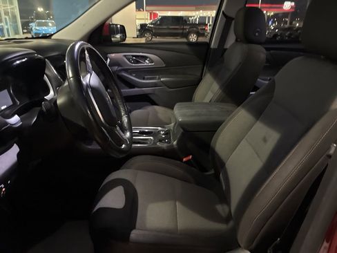 Used 2018 Chevrolet Traverse LT image 9
