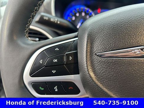 Used 2024 Chrysler Pacifica Touring-L image 21