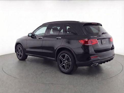Used 2022 Mercedes-Benz GLC 300 4MATIC image 3