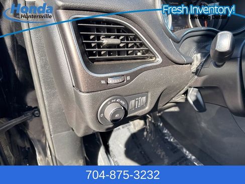 Used 2019 Jeep Cherokee Trailhawk w/ Cold Weather Group image 20