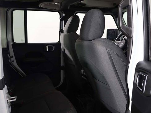 Used 2025 Jeep Wrangler Unlimited Sahara AWD/4WD image 26
