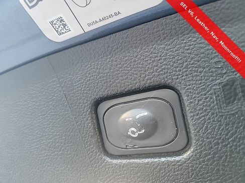 Used 2018 Ford Edge SEL w/ Equipment Group 201A image 15