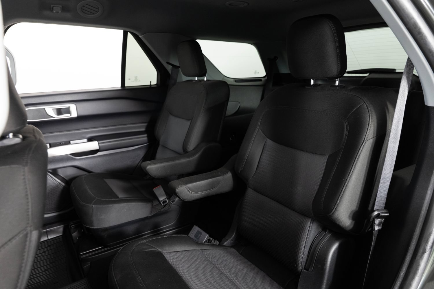 Used 2023 Ford Explorer XLT AWD/4WD image 18