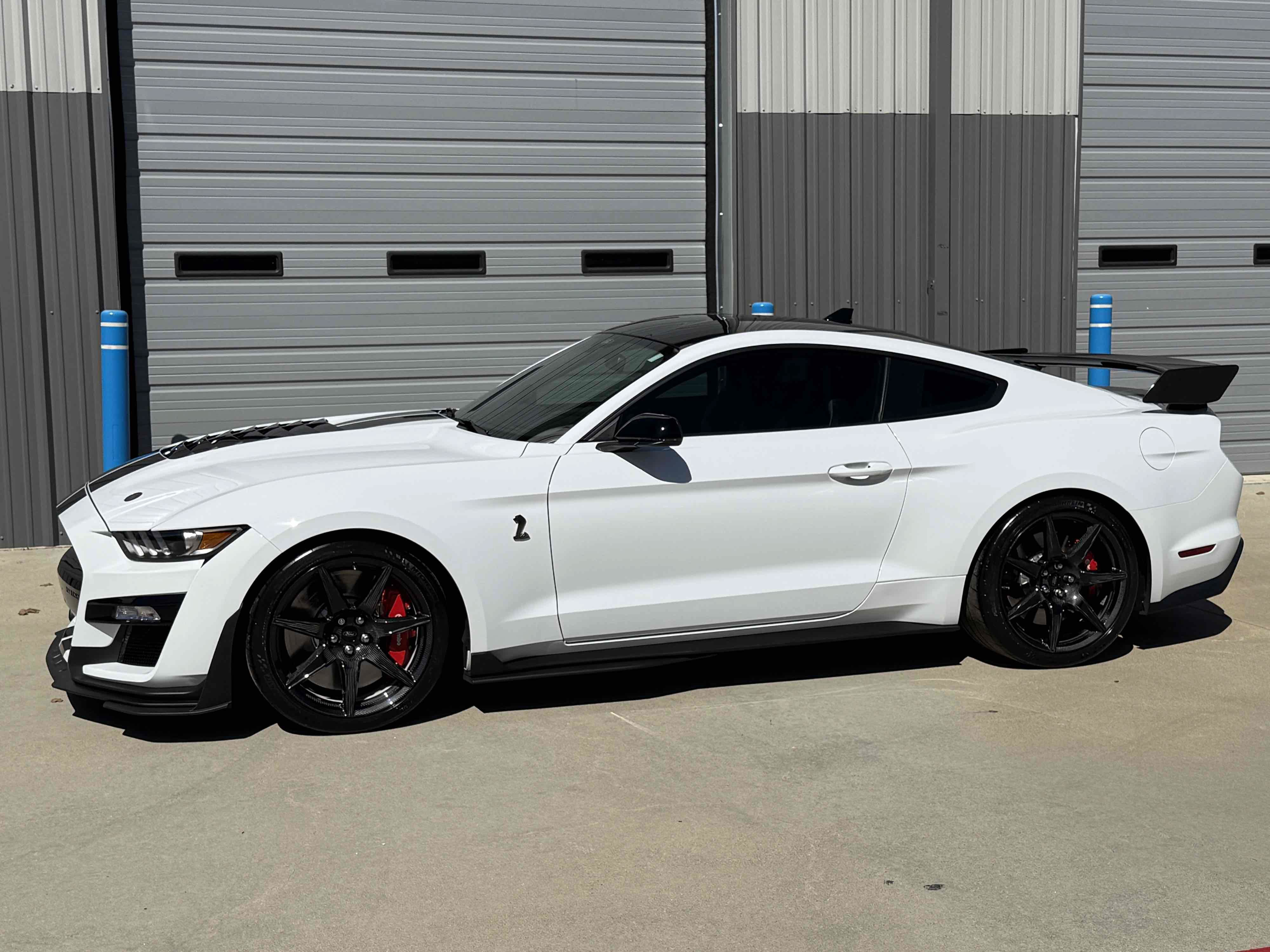 Used 2021 Ford Mustang Shelby GT500 w/ Carbon Fiber Track Pack RWD image 64