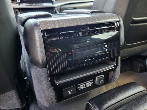 Used 2024 Jeep Wagoneer L Series II RWD image 23