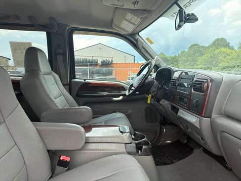 Used 2006 Ford F350 Lariat RWD image 25