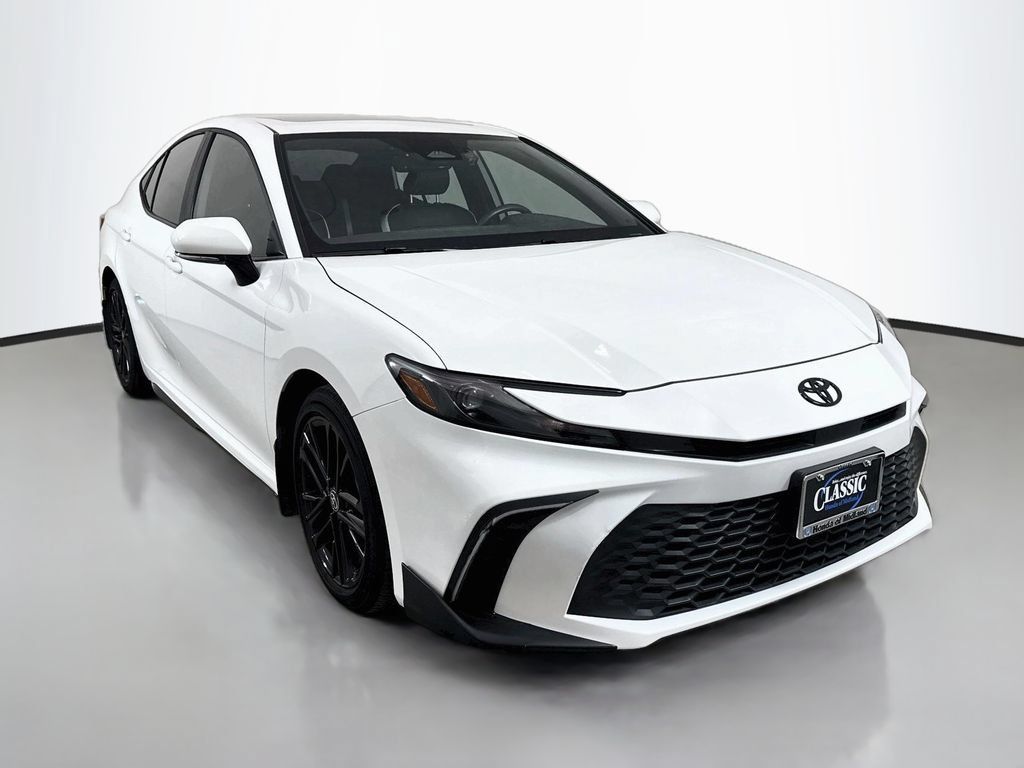 Used 2025 Toyota Camry SE w/ Convenience Package FWD image 1