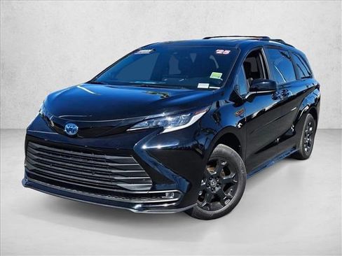 Used 2025 Toyota Sienna XLE Woodland Edition image 1