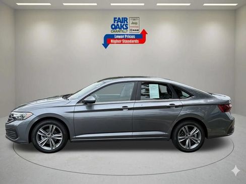 Used 2024 Volkswagen Jetta SE FWD image 8
