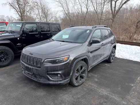 Used 2020 Jeep Cherokee Latitude Plus image 3
