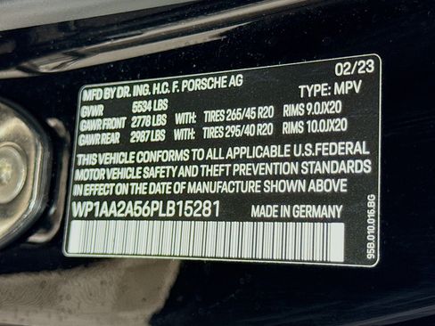 Certified 2023 Porsche Macan AWD/4WD image 32