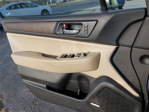 Used 2016 Subaru Outback 3.6R Limited image 23