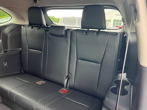 Used 2023 Toyota Highlander XLE AWD/4WD image 7