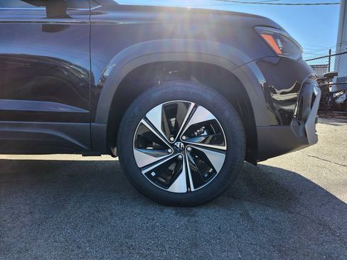 New 2026 Volkswagen Taos SE image 20