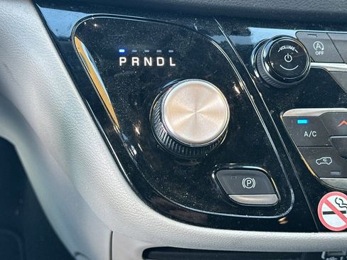 Used 2023 Chrysler Pacifica Touring-L image 24