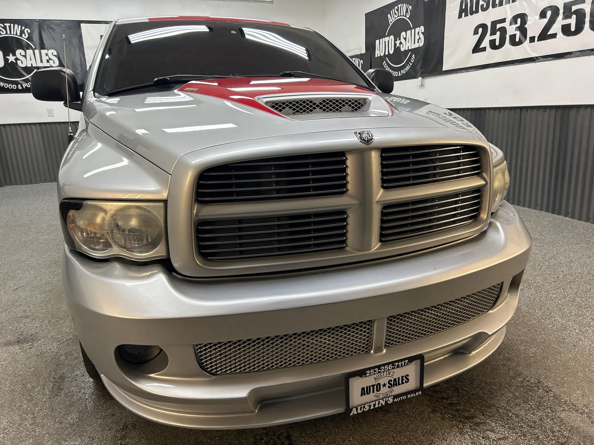 Used 2005 Dodge Ram 1500 Truck 2WD Quad Cab image 2