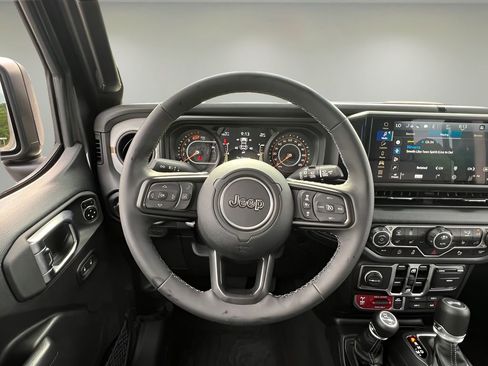 Used 2025 Jeep Wrangler Unlimited Sport AWD/4WD image 15