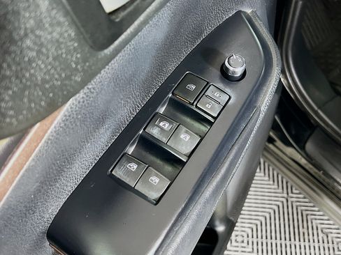 Used 2018 Toyota Highlander XLE w/ Protection Package #3 AWD/4WD image 19