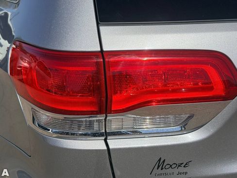 Used 2019 Jeep Grand Cherokee Overland AWD/4WD image 11
