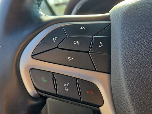 Used 2021 Jeep Grand Cherokee Laredo X RWD image 25