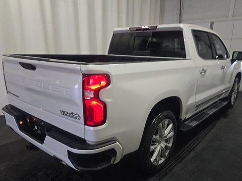 Used 2022 Chevrolet Silverado 1500 High Country w/ High Country Premium Package AWD/4WD image 2