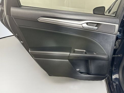 Used 2020 Ford Fusion SE image 25