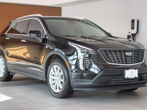 Used 2023 Cadillac XT4 Luxury w/ Cold Weather Package image 5