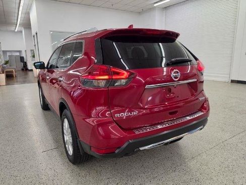 Used 2017 Nissan Rogue SV AWD/4WD image 6