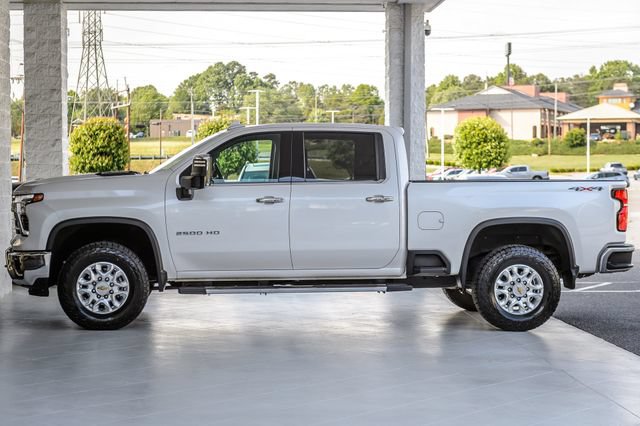 Used 2024 Chevrolet Silverado 2500 LTZ AWD/4WD image 55