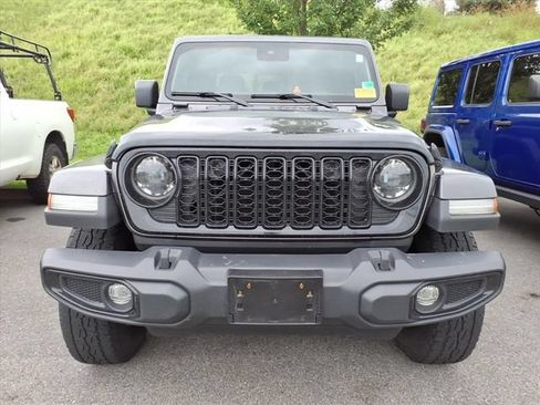 Used 2024 Jeep Gladiator Sport AWD/4WD image 13
