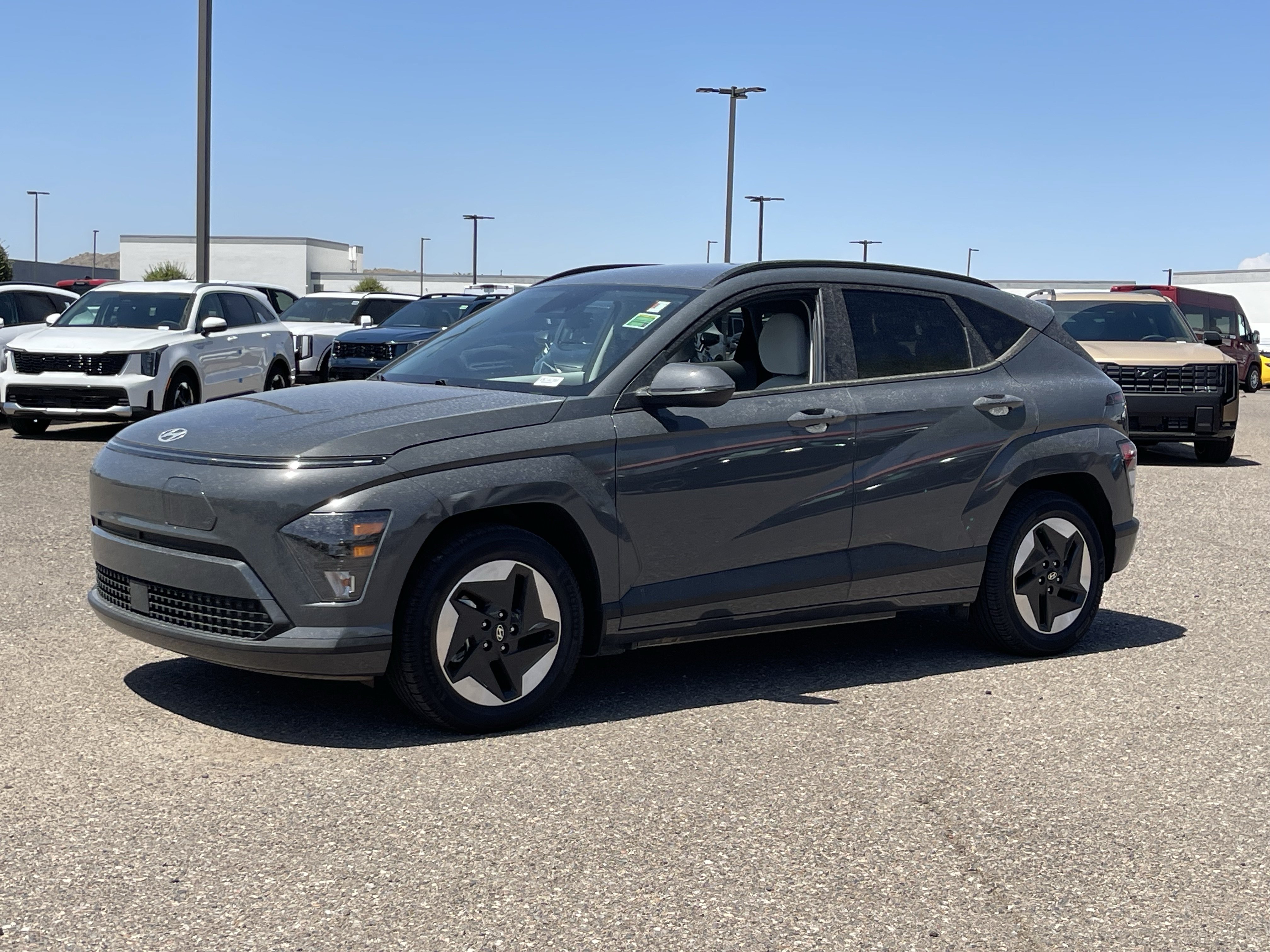 Used 2025 Hyundai Kona SEL FWD image 2