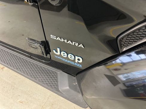 Used 2022 Jeep Wrangler Unlimited Sahara 4xe image 4