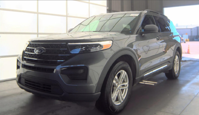 Used 2023 Ford Explorer XLT AWD/4WD image 1