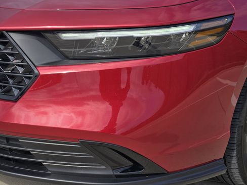 Certified 2025 Honda Accord SE image 9