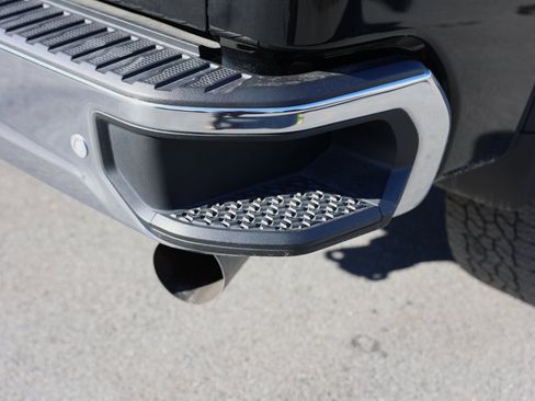 Used 2025 GMC Sierra 2500 SLT w/ SLT Premium Package image 9