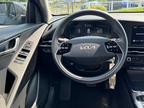 Used 2024 Kia Niro LX FWD image 14