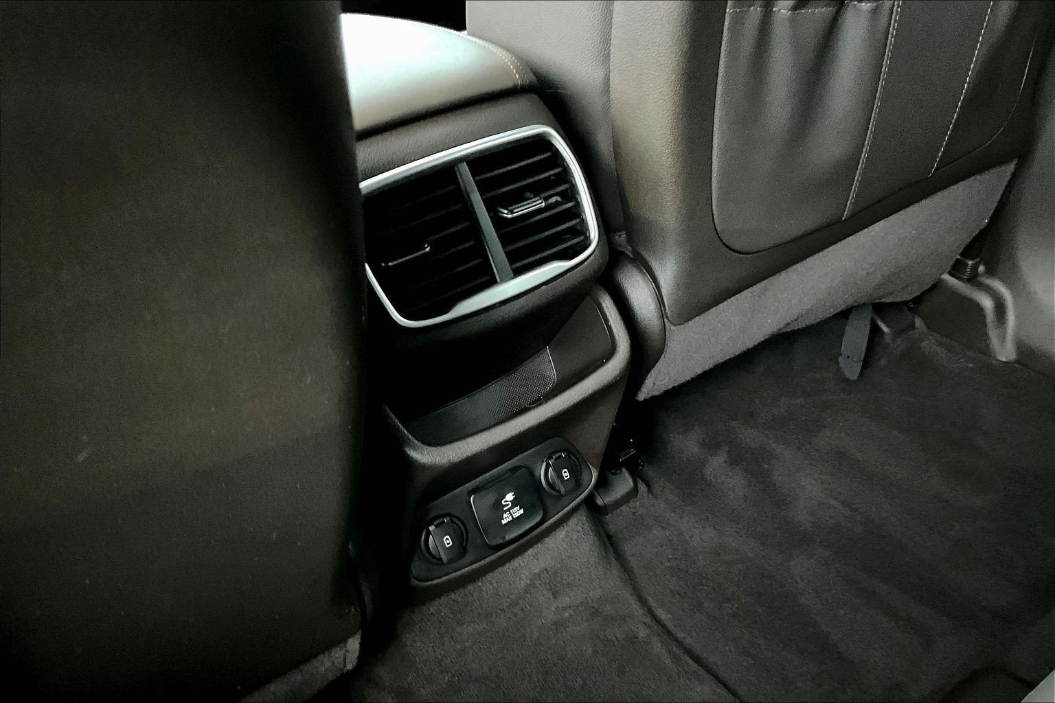 Used 2020 Hyundai Santa Fe Limited FWD image 9