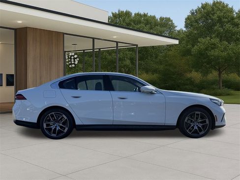 Used 2025 BMW i5 xDrive40 w/ Premium Package image 6