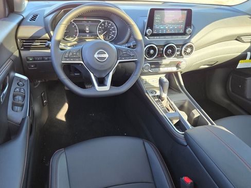 Used 2025 Nissan Sentra SR w/ SR Premium Package image 17
