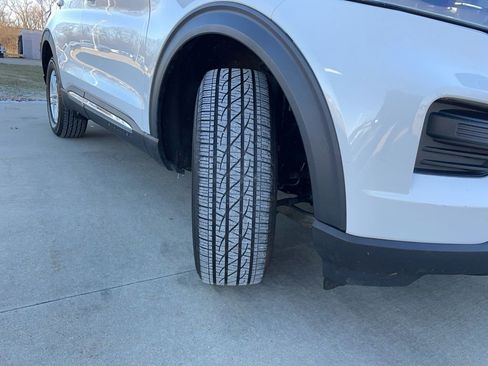 Used 2023 Ford Explorer XLT image 17