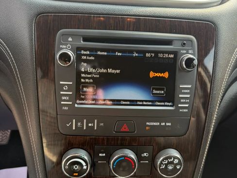 Used 2017 Chevrolet Traverse LT w/ Style and Technology Package FWD image 29
