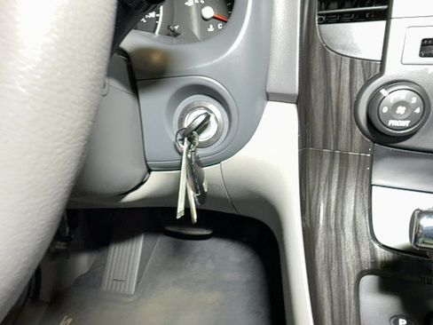 Used 2012 Kia Sedona EX FWD image 25
